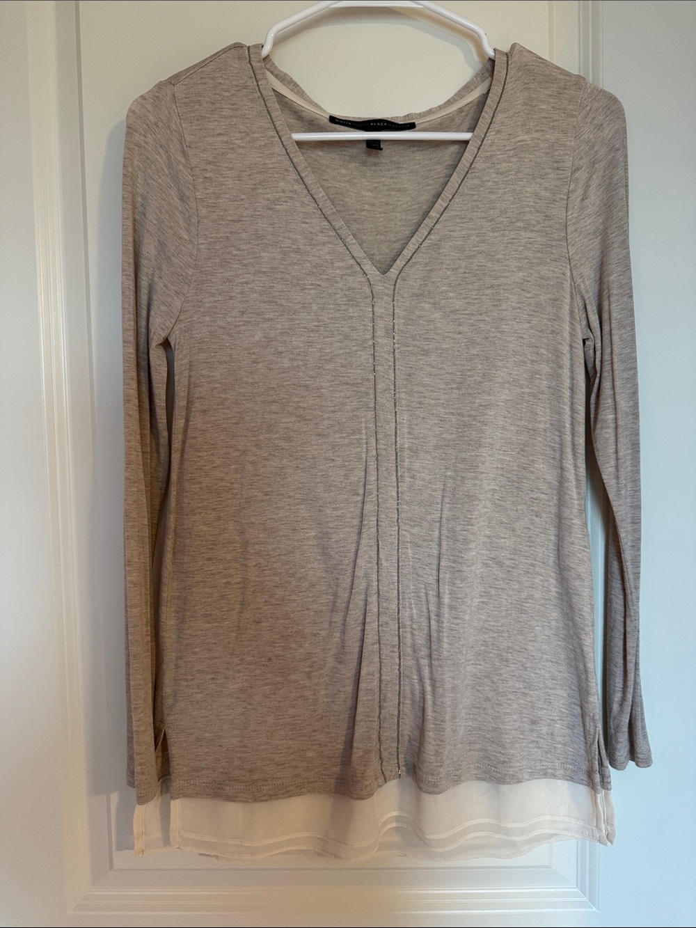 Vince Taupe V-Neck Long Sleeve Top with Cream Trim
